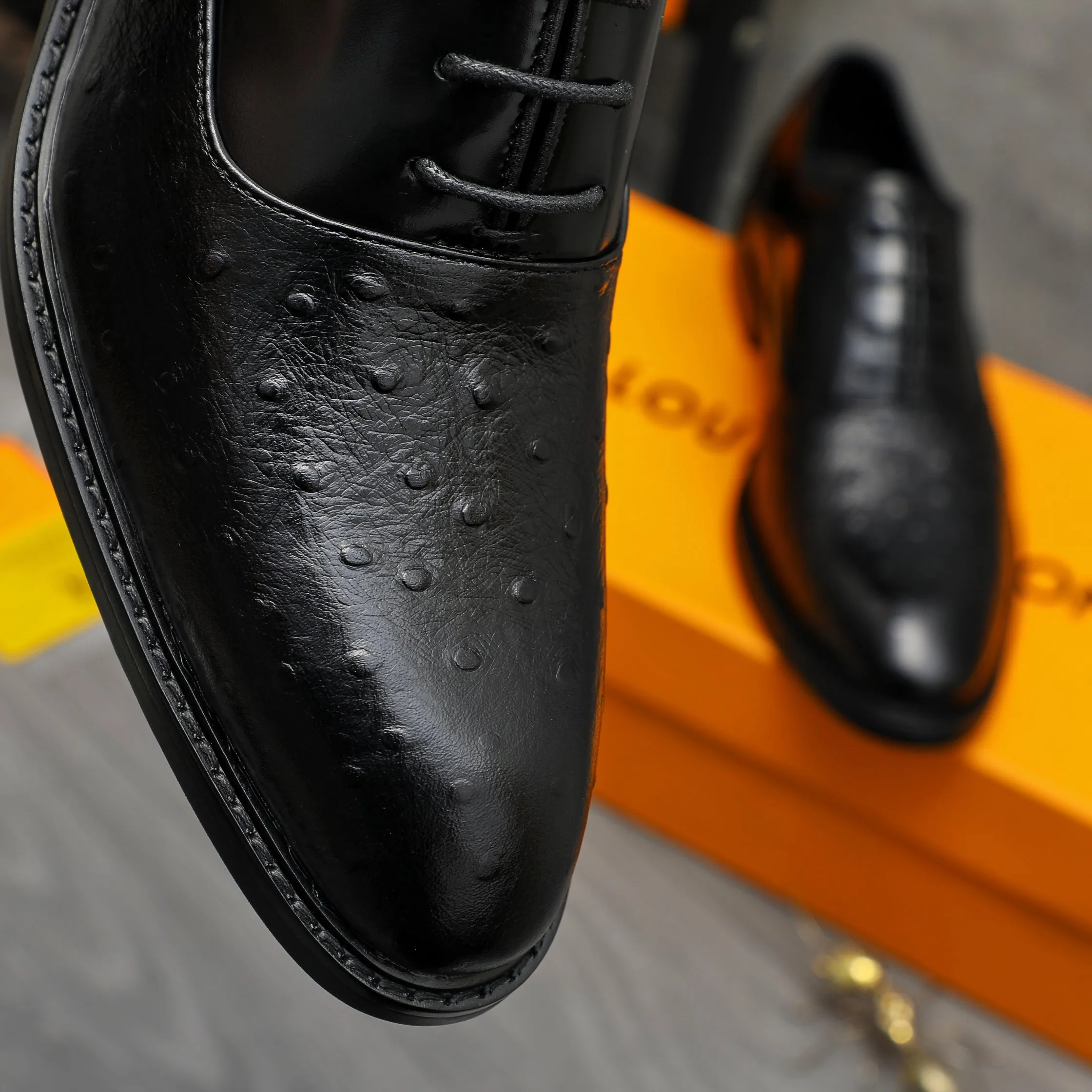 Men's shoes 💰p460 Product trademark: LV (Louis Vuitton) business lace-up formal leather shoes. Regular size: 39-44 (38.45 custom-made, non-refundable) Product materials: Selected high-quality ostrich pattern cowhide spliced ​​with pearlescent cowhide upper, cowhide lining, original rubber outsole